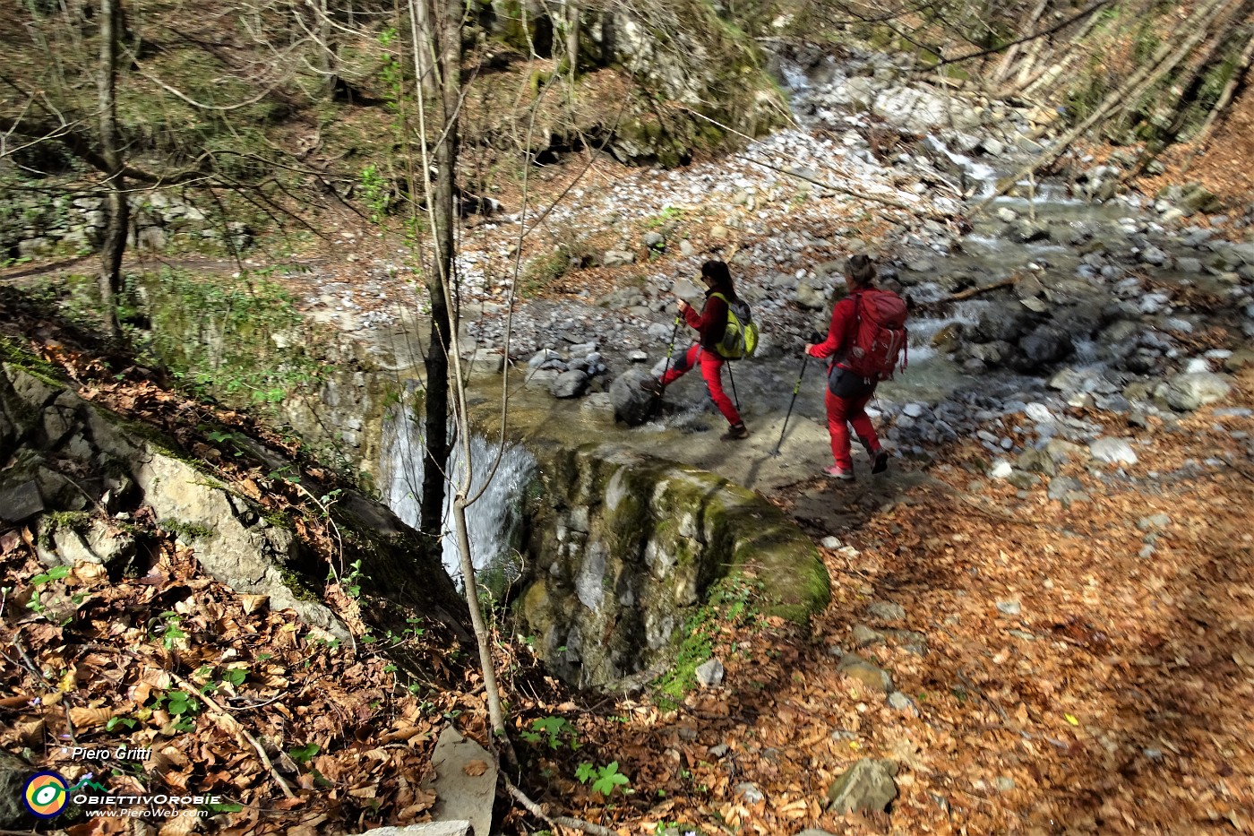 18 Facile guado del torrente Casere.JPG